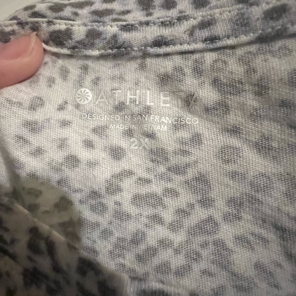 2x Athleta tee - Picture 3 of 3